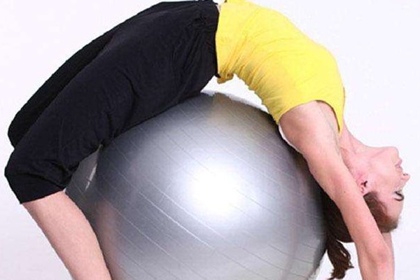 Is a yoga ball useful for weight loss? How to lose weight with a yoga ball?